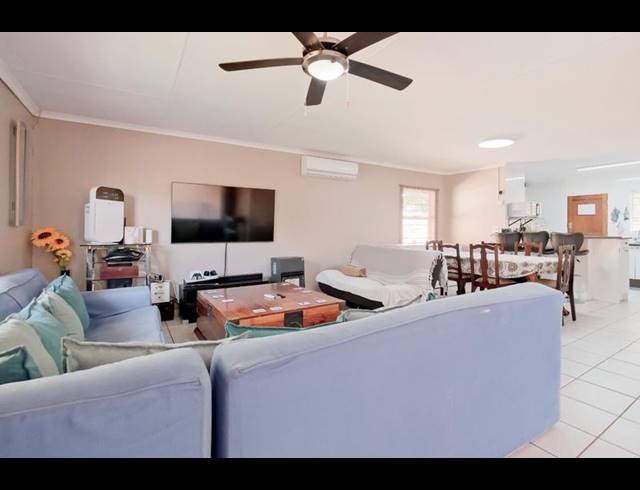 3 BEDROOM TOWNHOUSE FOR SALE IN DIE HOEWES